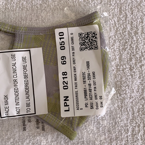 Fabletics Face Mask - Picture 7 of 8